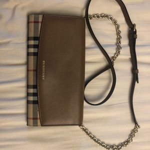 Burberry wallet with chain